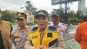 Pj-Bupati-Bogor-Bachril-Bakri-saat-meninjau-kawasan-Puncak-di-Simpang-Gadog.jpg