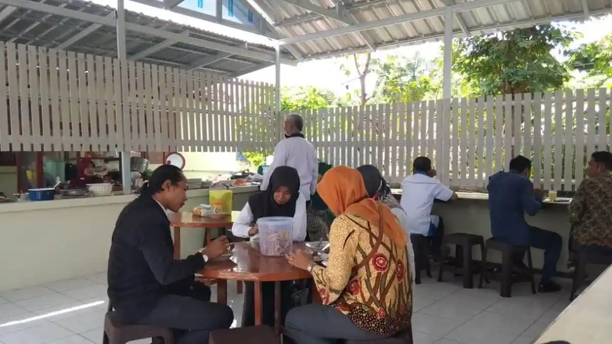 Warga Pengasih, Kulon Progo Dirikan Warung Makan Sedekah Secara Gratis bagi Semua Kalangan