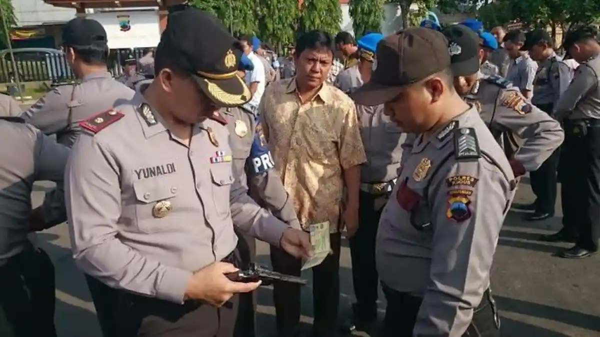 Pascabaku Tembak di Sarinah, Wakapolres Kudus Periksa Senjata Api Anggota
