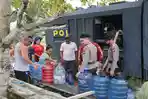 Air Bersih Cuma Bertahan 3 Hari! Warga Desa Bokak Sebumbun Sekadau Kembali Diserbu Bantuan Air