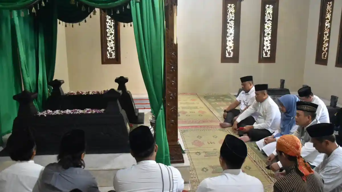 Ziarah Makam Pendahulu, Arif Kisahkan Peran Ki Ageng Bodronolo di Balik Berdirinya Kebumen