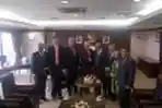 John McCain Bertemu Dengan Sidarto Danusubroto
