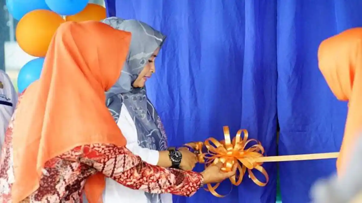 Ketua Dekranasda Lingga Resmikan Tempat Keterampilan Tekad Tudung Manto Encik Zulaika