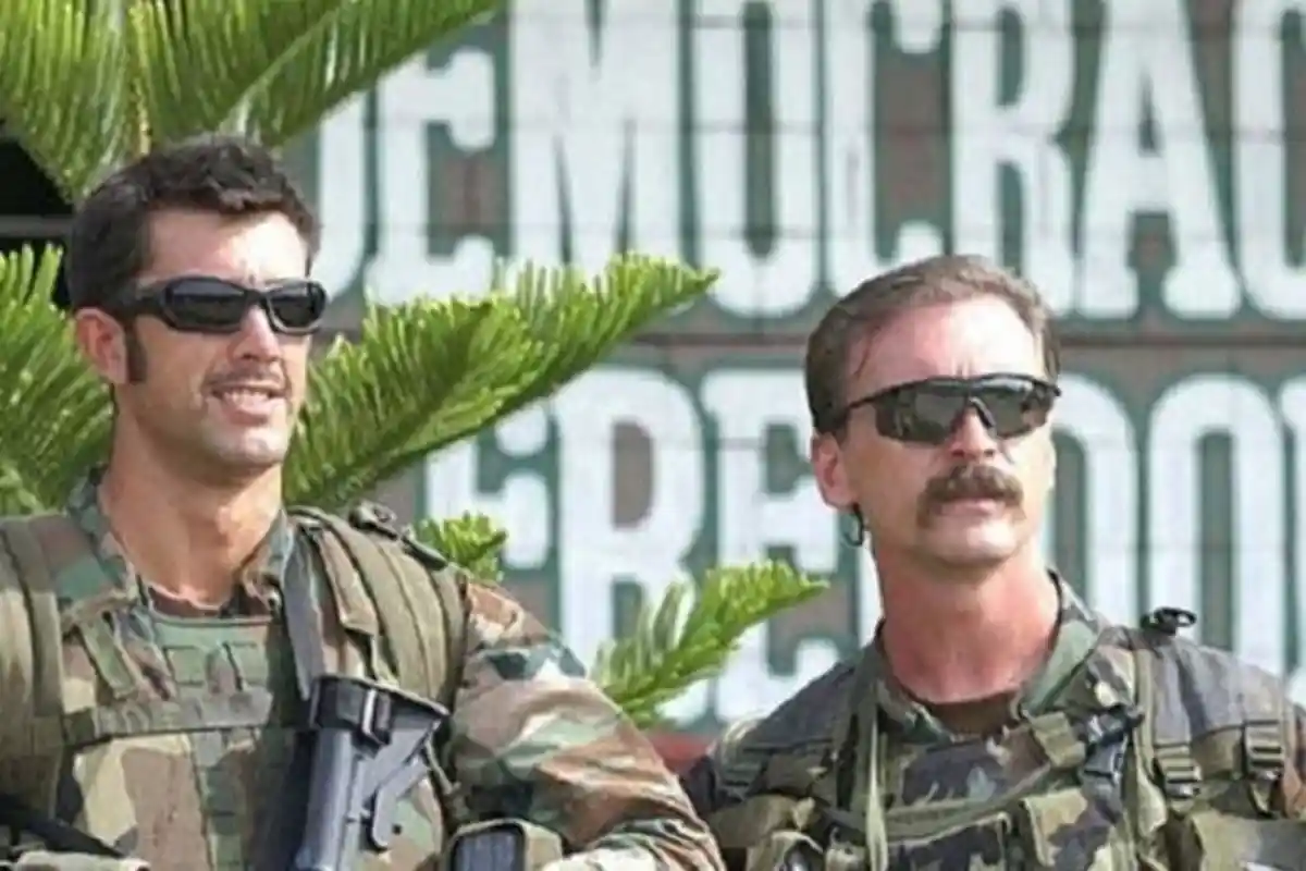 MOMEN Mencekam Tim SWAT Cokok Pelaku Penembakan di Kampus: 2 Tewas, 4 Luka-luka