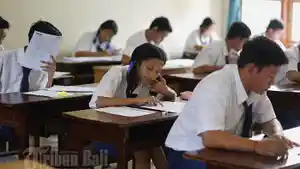 Siswa-SMP-sedang-belajar-di-kelas.jpg