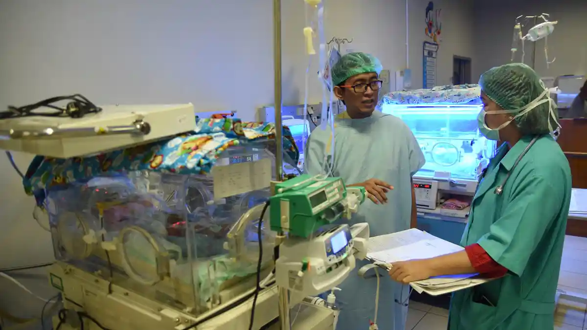 Ibu Bayi Kembar Lima Sudah Senang Meski Belum Boleh Menggendong