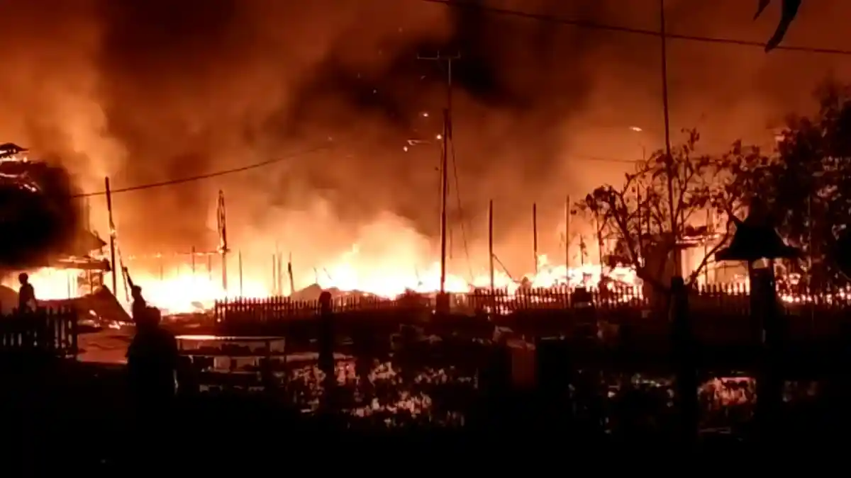 Dua Jam Berkobar Hebat, Api di Pasar Pujon Kapuas Kalteng  Bisa Dikuasai