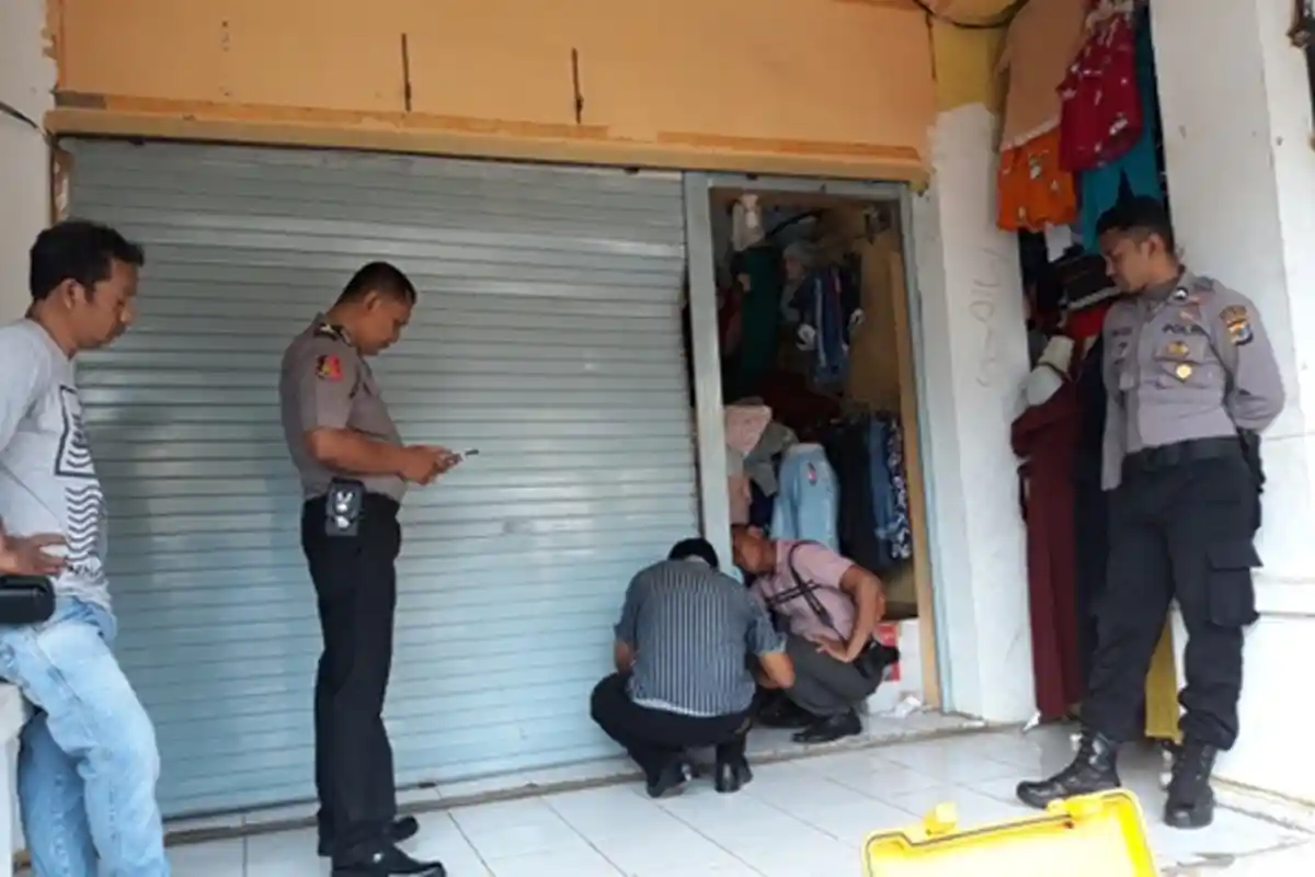 Kios Yasmin Collection Larantuka Ini Digasak Maling