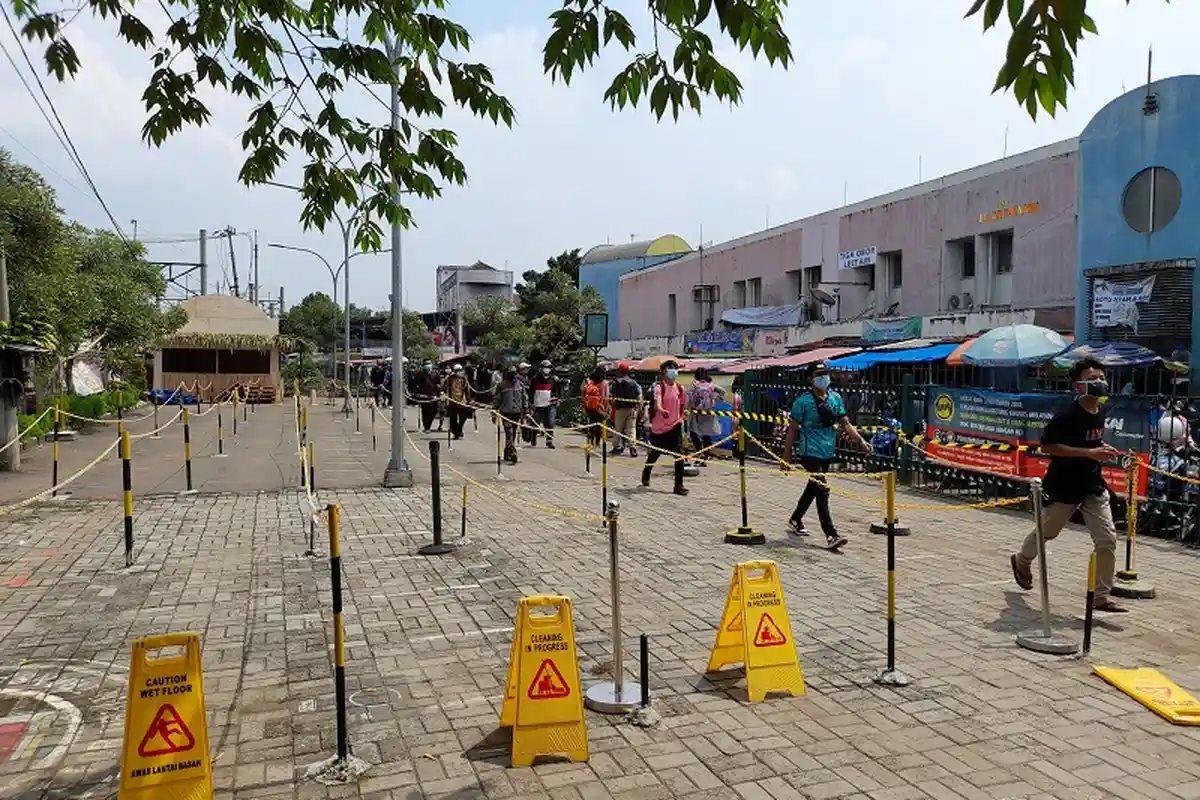 Jam Operasional KRL Berubah pada 6-17 Mei, Stasiun Tanah Abang-Tigaraksa Beroperasi Hingga 20.00 WIB