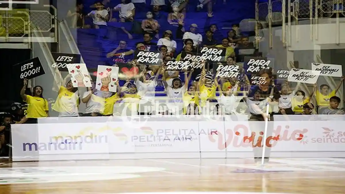 Berita Foto: Rajawali Medan Kalah dari Bali United Basketball dengan Skor Akhir 66-82 - 22032024_DUKUNGAN-SUPORTER_ABDAN-SYAKURO-1.jpg