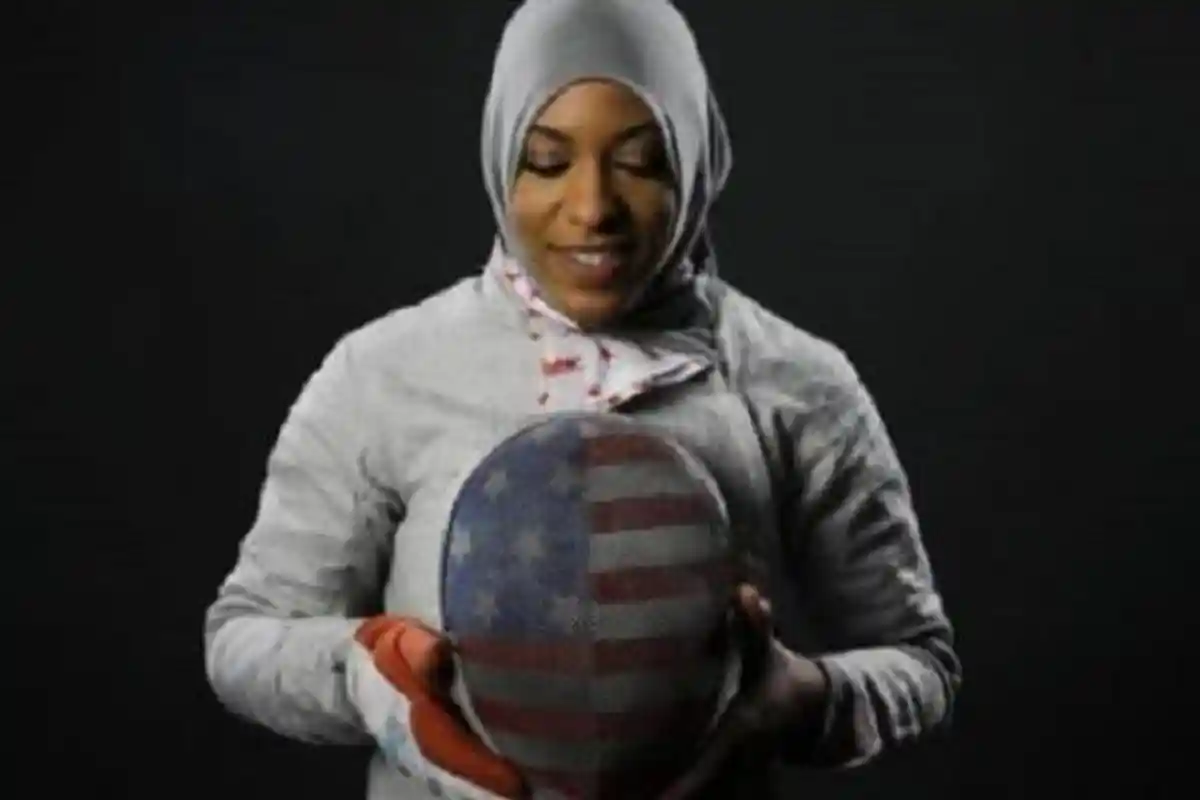 Ini Atlet Pertama Asal Amerika Serikat yang Bertanding Pakai Hijab di Olimpiade