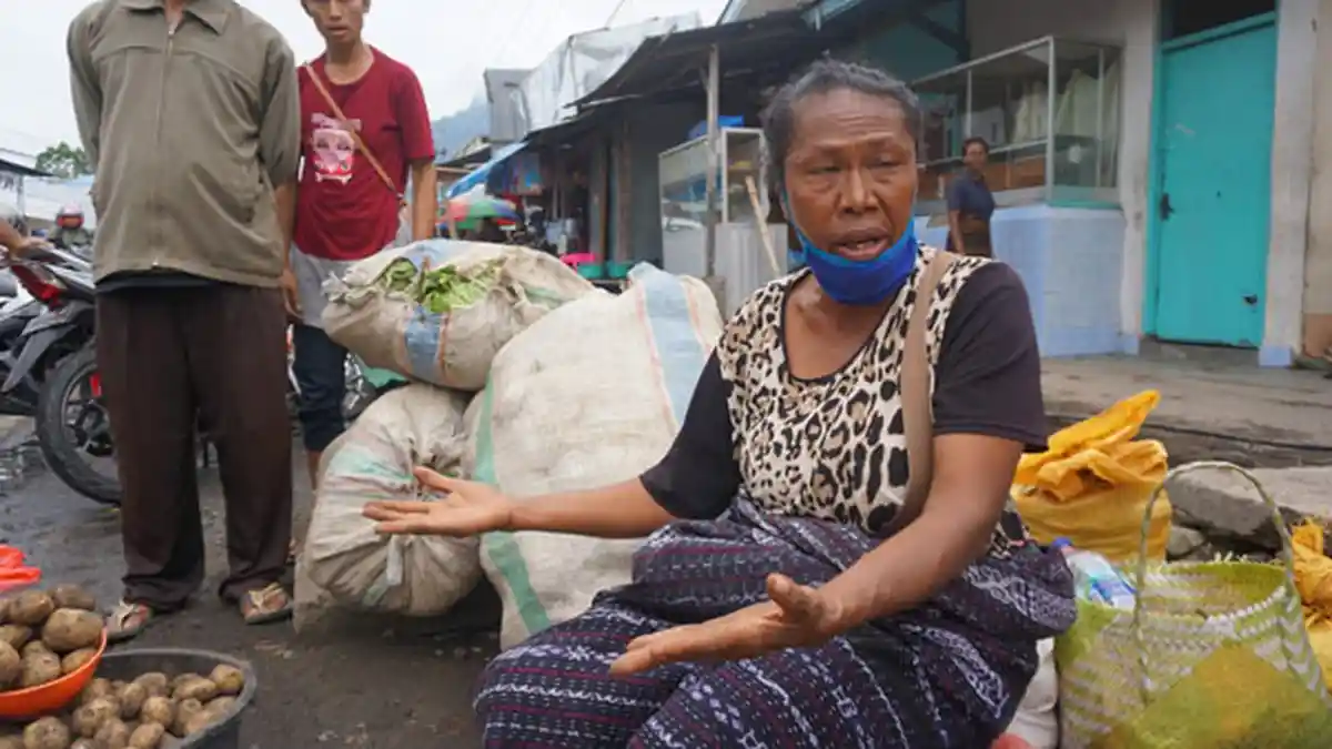 'Kami Mbeo Latu Corona Tapi Kami Mo Ngere Emba Walo' Jeritan Mama-mama Pedagang di Pasar Ende