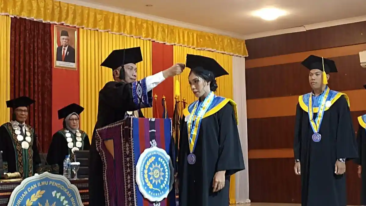 Wisuda IKIP Muhammadiyah Maumere, Rektor Erwin : Jangan Pernah Berhenti Belajar