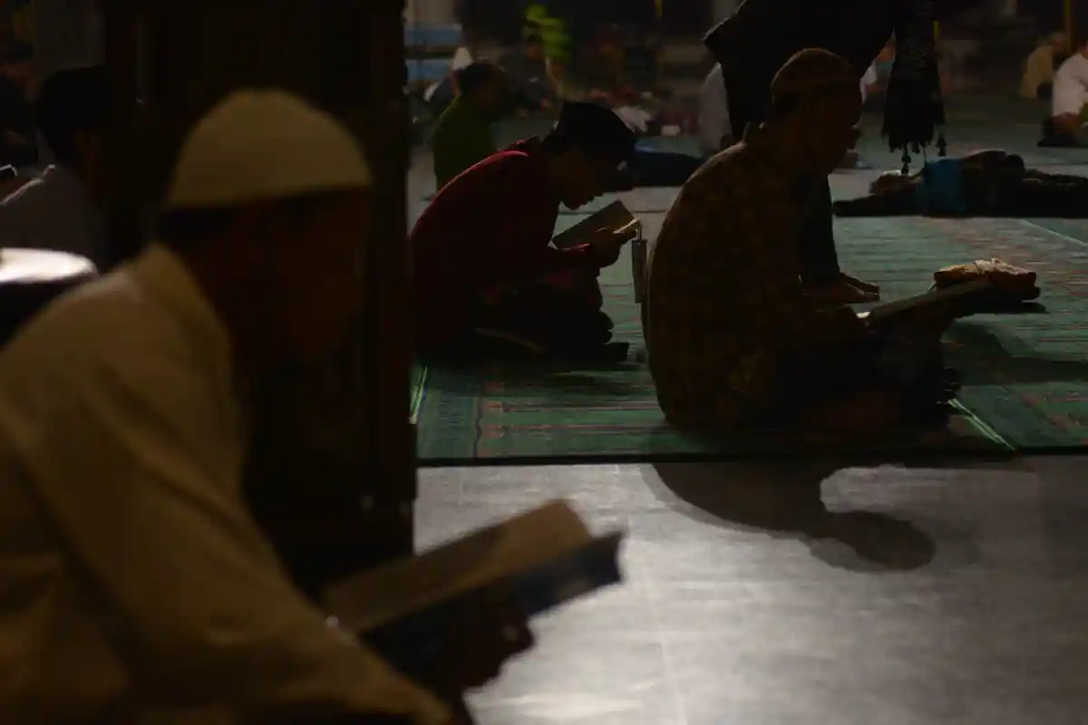 Besok Jumat Berkah, Ini 7 Amalan Sunnah Rasul Mulai Sedekah Hingga Banyak Berdoa