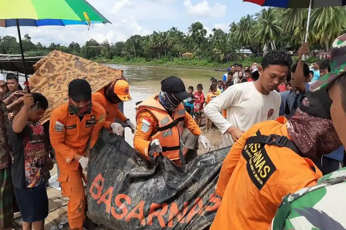 BREAKING NEWS: Zahra yang Terjatuh Dari Jembatan Gantung dan Hanyut di Sungai Batang Tebo Ditemukan
