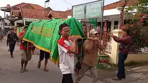 Pemakaman-pemandu-lagu.jpg