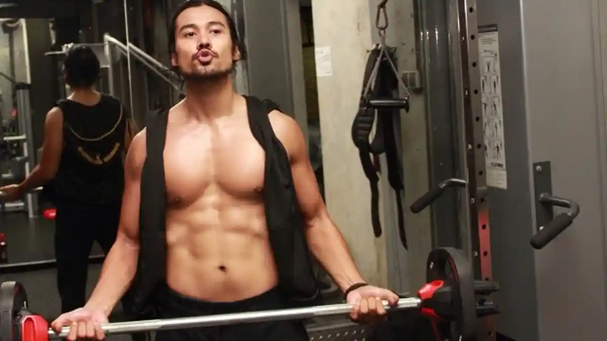 Otot Makin Terbentuk, Chicco Jericho Dipuji Para Wanita di Tempat Fitness