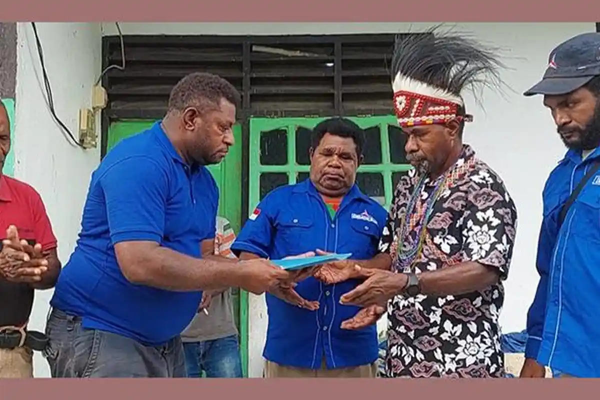 Bertarung di Pilkada Tambrauw, Mesak Metusala Yekwam Daftarkan Diri ke Partai Demokrat