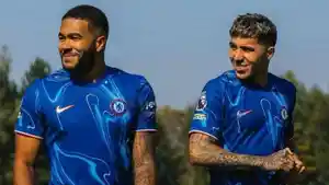 Pemain-Chelsea-Reece-James-dan-Enzo-Fernandez.jpg