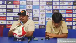 Pelatih-Semen-Padang-FC-Imran-Nahumarury-2-852026.jpg