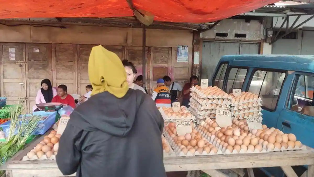 Update Harga Telur Ayam di Pasar Tuminting Manado Sulawesi Utara, Masih Mahal