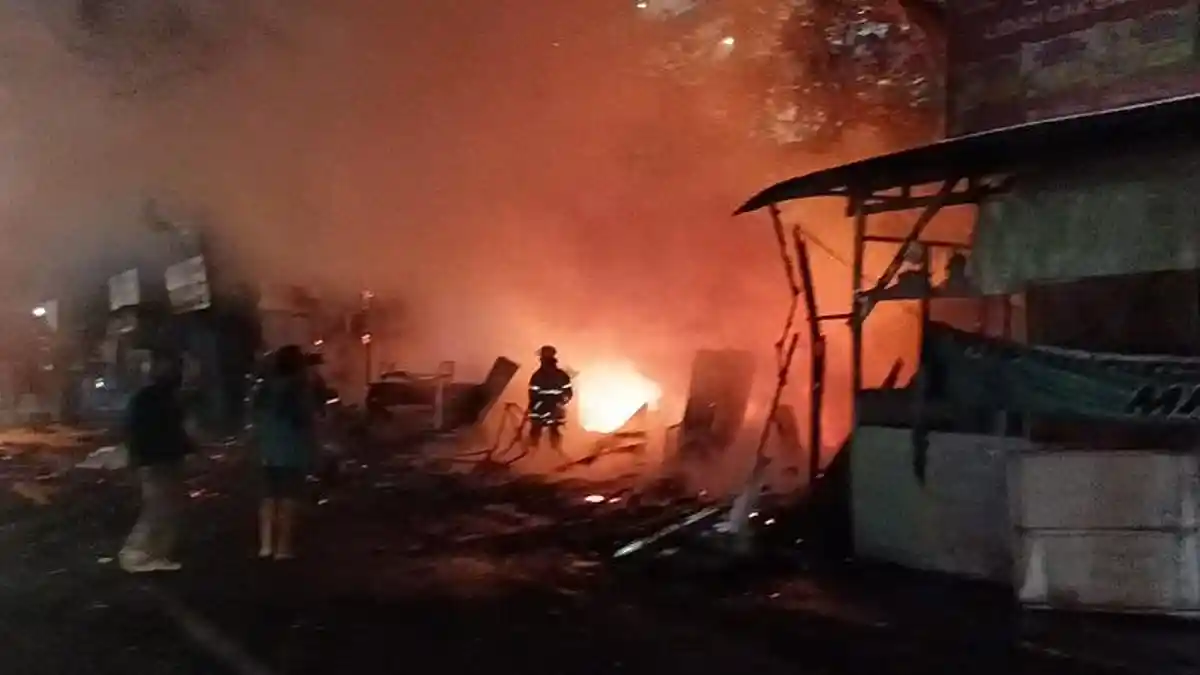 Tabung Gas Meledak, Warung Semi Permanen di Simpang Depok Ludes Terbakar