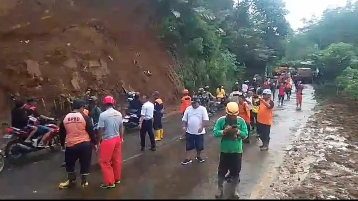 Jalan Banjarnegara - Dieng Via Karangkobar Kembali Dibuka Usai Tertimbun Longsor