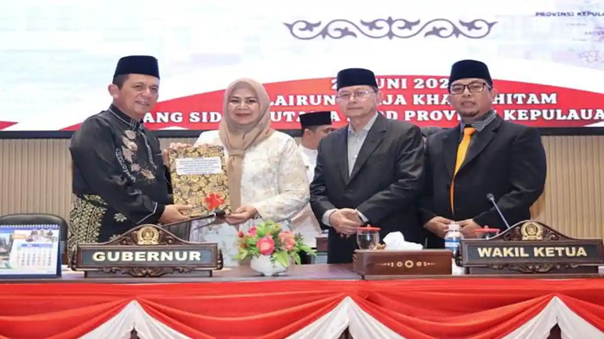 Ansar Sampaikan Ranperda Pertanggungjawaban APBD Kepri 2025, Pendapatan Daerah Rp3,71 Triliun - Tribunbatam.id