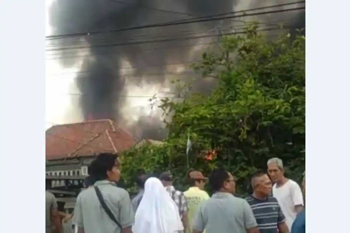 BREAKING NEWS Kebakaran di Tangga Buntung Palembang, Warga Panik