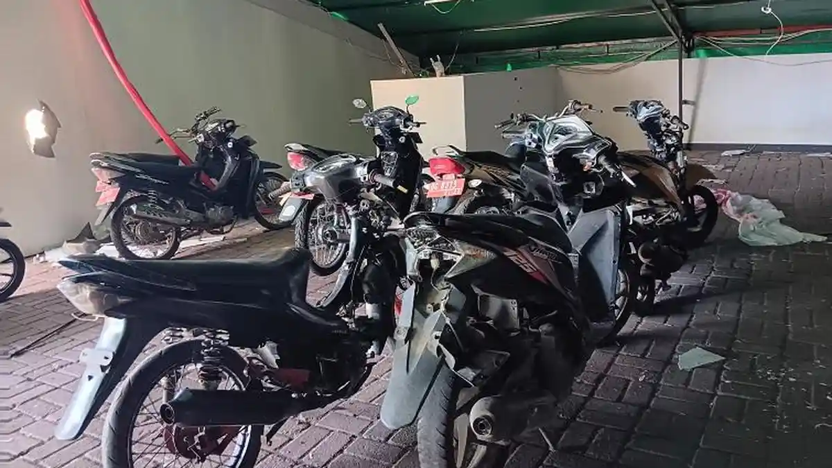 Siapa Pelakunya? OTK Rusak 8 Motor Dinas di Gudang DPRD Sulbar yang Mau Dilelang