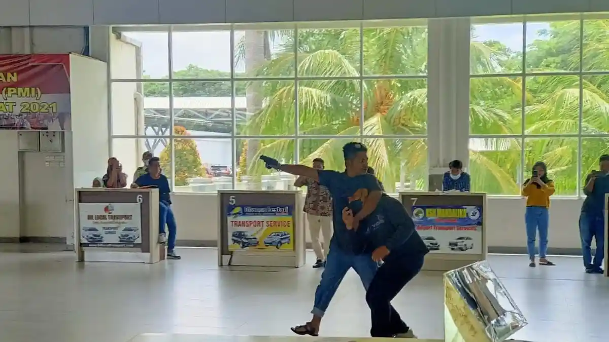 Simulasi Pengamanan Bandara Jelang WSBK, Teror Kelompok Radikal Berhasil Dilumpuhkan