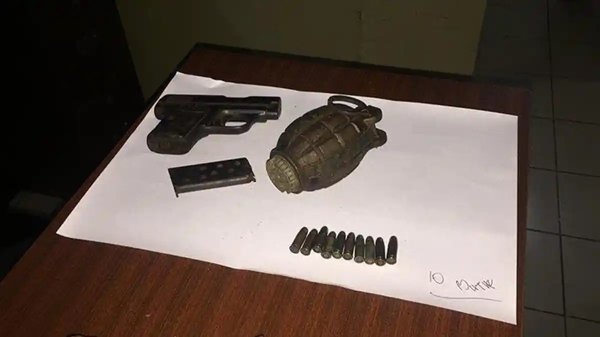 Saat Plafon Dibongkar, Hasan Temukan Pistol & Granat dalam Tas Kulit