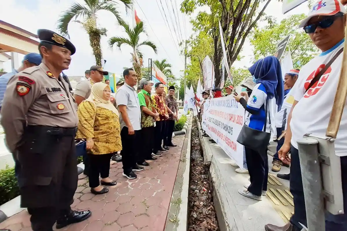 FSPMI Gelar Unjuk Rasa di DPRD Kalsel, Minta Dewan Suarakan Tuntutan ke Pusat