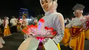 perayaan-tahun-baru-islam-di-bondowoso-pelajar-bawa-lampion.jpg