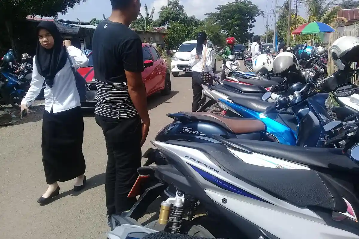 Pelamar CPNS di BKN Makassar Mengeluh Bayar Parkir Motor Kemahalan