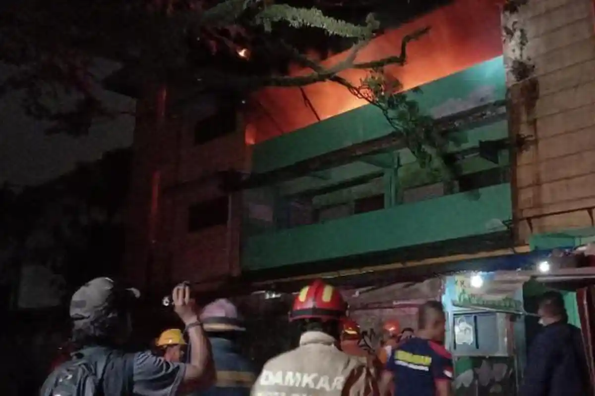 BREAKING NEWS - Pasar Comboran Kota Malang Terbakar Jumat Malam 13 September 2024