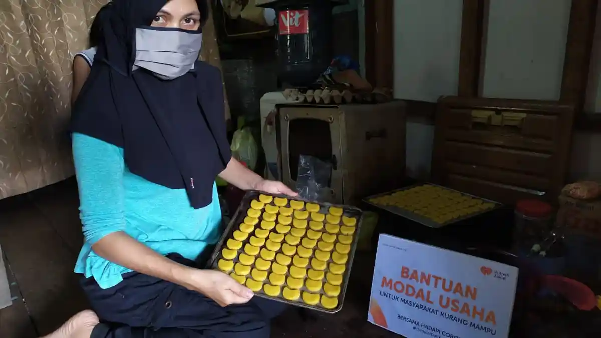 Jelang Lebaran, Rumah Zakat Kalsel Bantu Modal Usaha Pengrajin Kue Kering