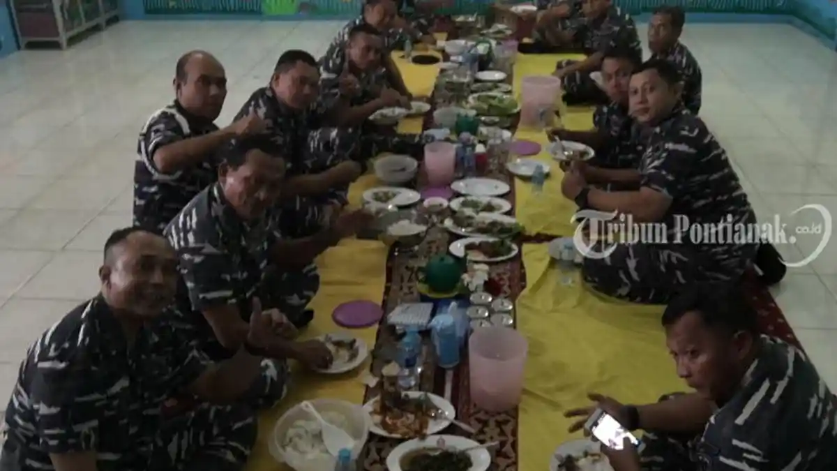 Foto-foto HUT Yayasan Hang Tuah ke-71 - makan-ikan_20180111_123922.jpg