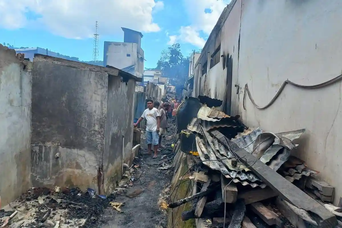 Swafoto di Lokasi Kebakaran Sorong, Warga Diusir Polisi