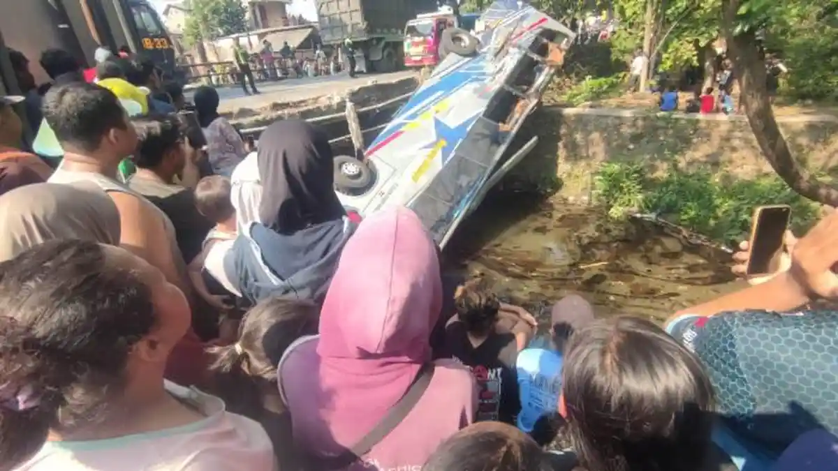 Berkaca dari Kecelakaan Bus Sugeng Rahayu Masuk Sungai di Nganjuk, Ini Tips Jika Sopir Ngeblong - Surya.co.id