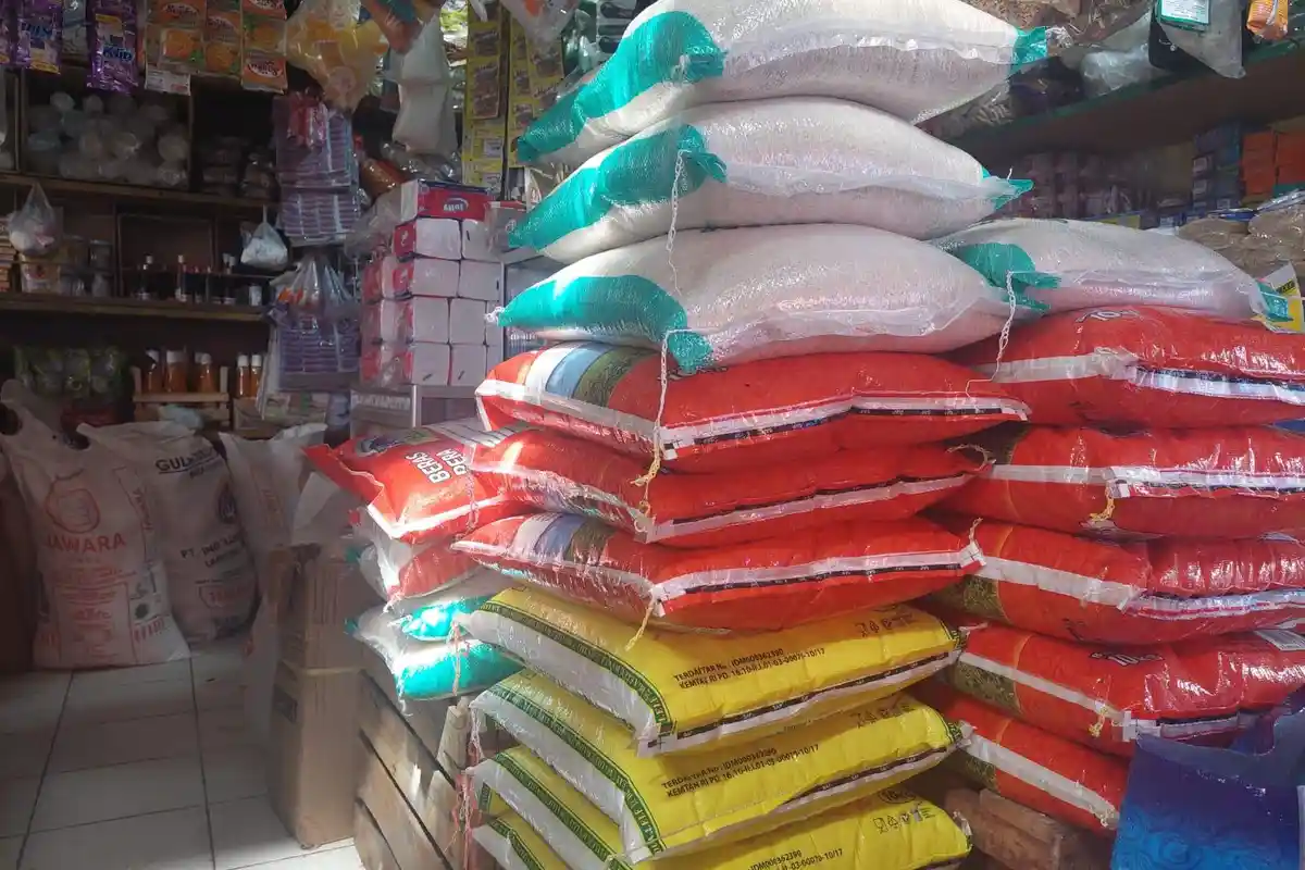 Harga Sembako di Pasar Kramat Tinggi Muara Bulian Masih Stabil