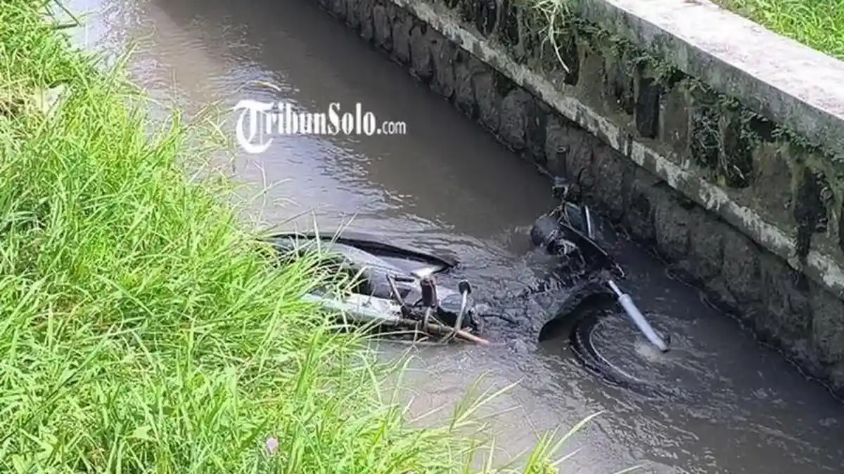 Jasad Pria Mengapung di Sungai Irigasi, Diawali Penemuan Motor Tercebur