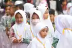 Antusias Siswa di Hari Pertama Masuk Sekolah