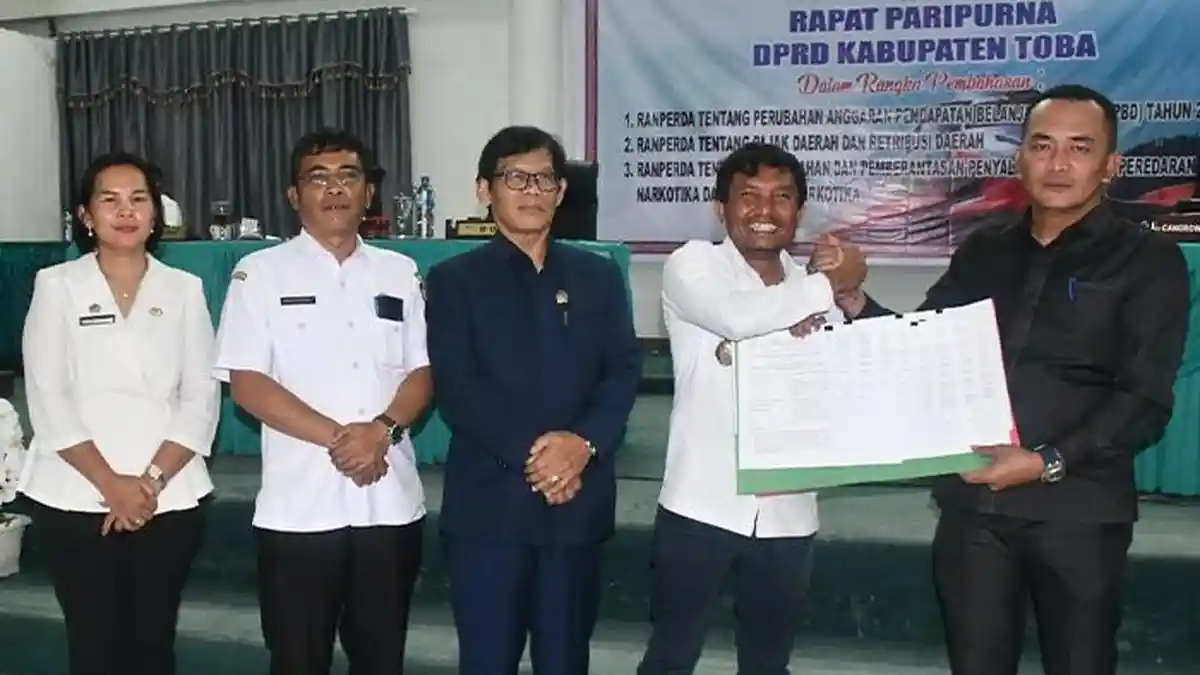 Pemerintah Kabupaten dan DPRD Toba Tandatangani Nota Kesepakatan Ranperda P APBD TA 2023