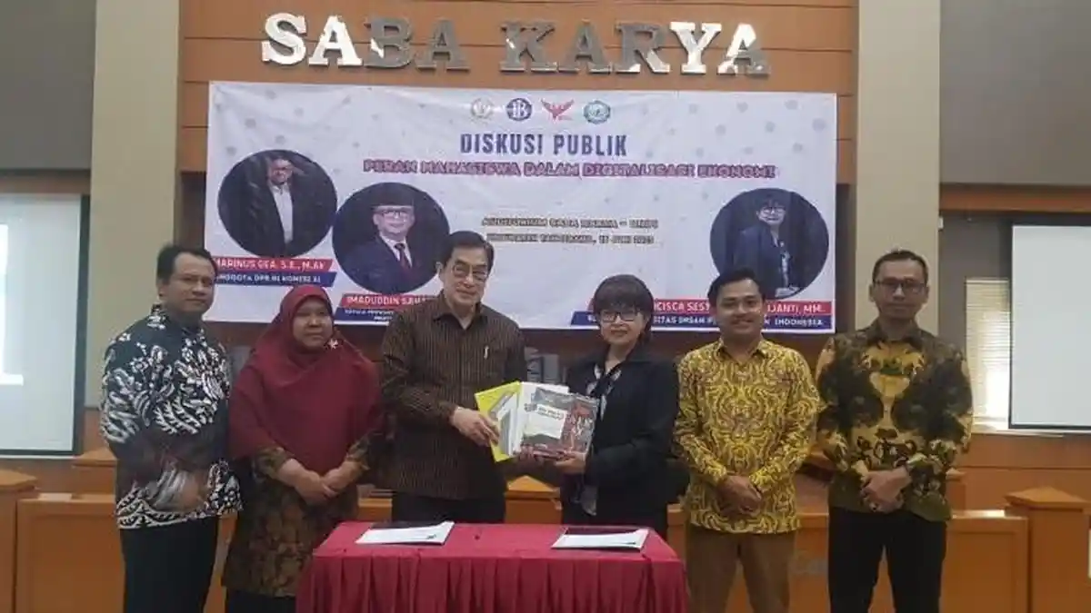 Dirut Kinokuniya Handaka Santosa Serahkan Bantuan 500 Buku ke Unipi Tangerang