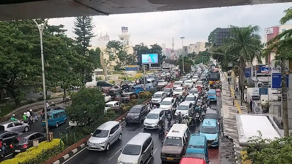 Jelang Lebaran, Kemacetan Panjang Terjadi di Jalan Margonda Depok Senin Siang Ini