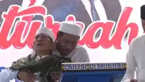 video-viral-seorang-kiai-pingsan-setelah-mendoakan-Prabowo-Subianto.jpg