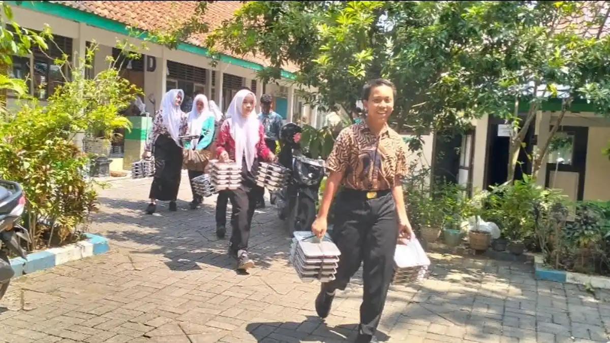 Pemerintah Sediakan Hotline WA untuk Komplain Menu MBG, Yakin Direspon?