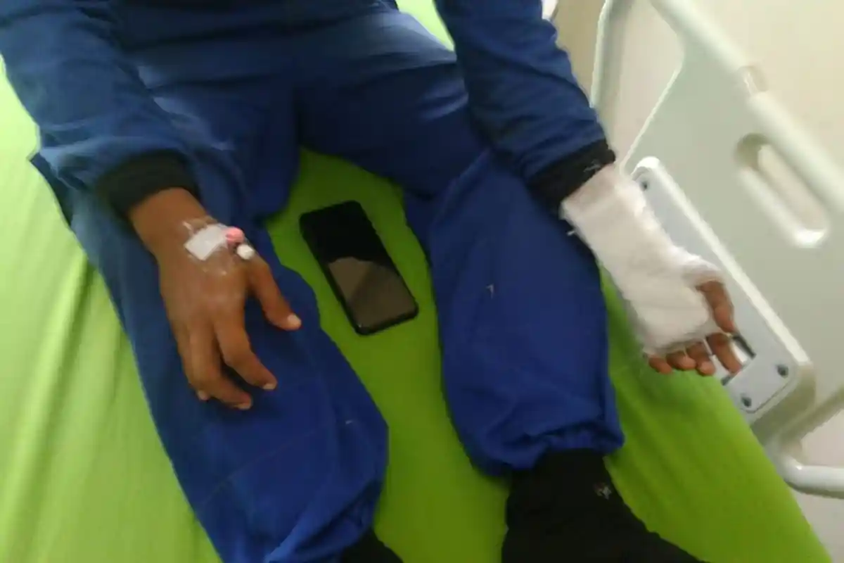 Sudah Ditangkap Malah Dimainkan, Petugas Sudin SDA Jakarta Timur Digigit Anak Ular Kobra