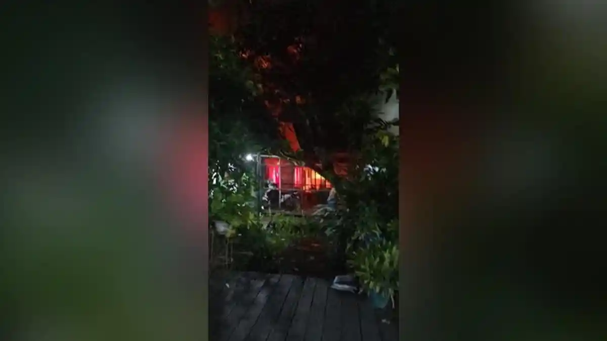 Kebakaran di Belakang KFC Jalan Ahmad Yani KM 4, Relawan Masih Lakukan Pembasahan